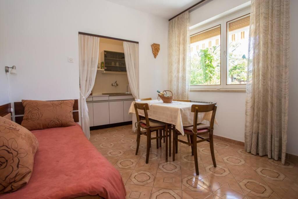 Garden View Apartment In Porec For 2 - 3 Persons Luaran gambar